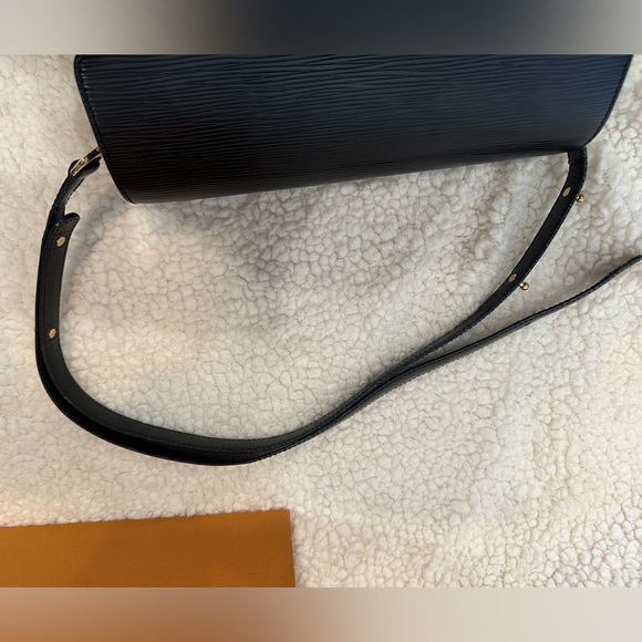 Louis Vuitton bag - Picture 7 of 11